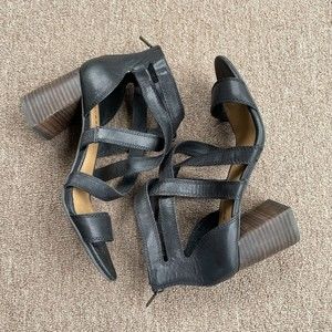 Lucky Brand black leather strappy block heel sandals size 9